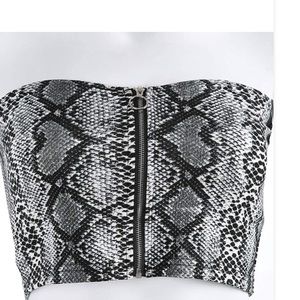 💰 3/$25 BUNDLE 💰 Snakeskin patterned boob tube top
